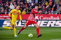 巴萨主帅弗里克批评球队个人主义！亚马尔正面回应：问题不在于此