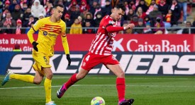 巴萨主帅弗里克批评球队个人主义！亚马尔正面回应：问题不在于此